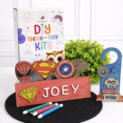 ilearnngrow Teeny Tiny Superhero Door Handle & Name Plate Kit
